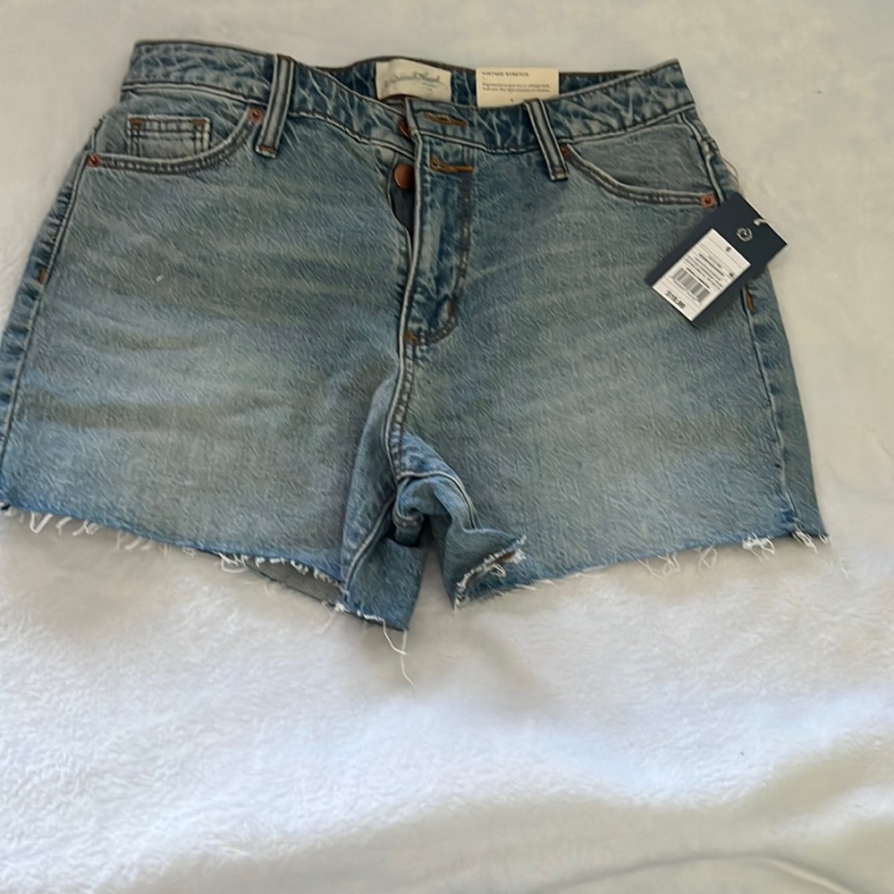 NWT vintage mid rise distressed shorts